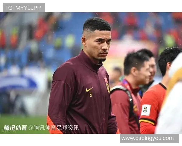 哪位足球明星在场上专注表现与场外魅力兼具令人心动的魅力之选 哪位足球明星在场上专注表现与场外魅力兼具令人心动的魅力之选