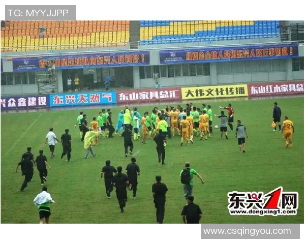 足球明星趣味打闹视频合集展现球场外的欢乐瞬间与友谊时刻 足球明星趣味打闹视频合集展现球场外的欢乐瞬间与友谊时刻